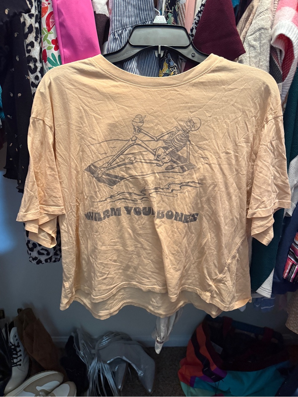 American Eagle Outfitters Peach Graphic Crop Top